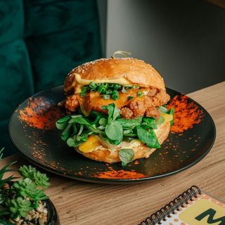 Burger Azja po Zmroku