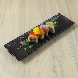 74. Uramaki rainbow (8 piezas)