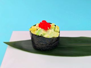 Гункан з авокадо (55г)