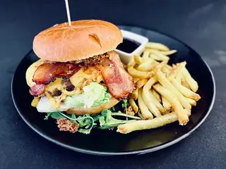 Angus Bacon Burger & fries