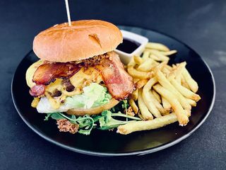 Angus Bacon Burger & fries