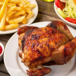 Pollo Entero Con Patatas Fritas Y Ensalada