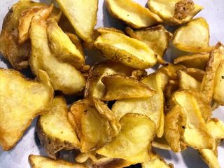 Chipsuri de cartofi în coaja