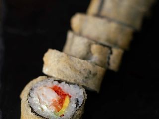 Теплий рол з креветкою (8 шт)