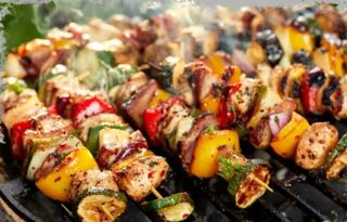 Pileći ražnjići sa povrćem