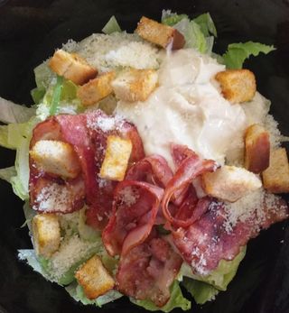 Salata Caesar cu Bacon