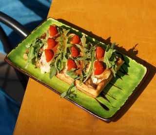 Вафля з грибами та сиром брі (270г)