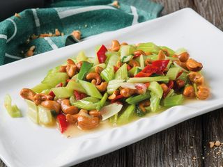 Сельдерей с индийским орехом