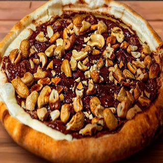 PIZZA DE NUTELLA COM CAJU medio