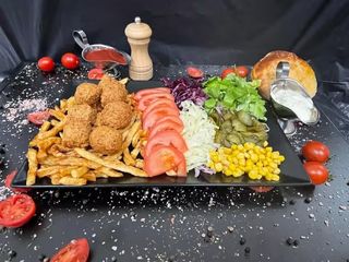 Meniu falafel + Coca Cola 1 L