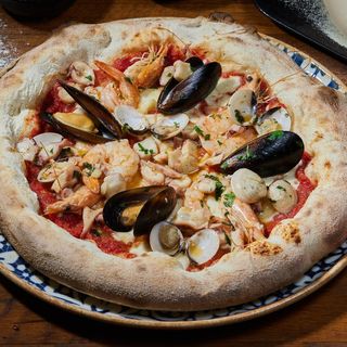 Pizza cu fructe de mare 