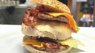 Panino big burger, mozzarella, funghi e lattuga