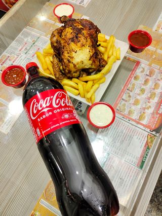 Pollo A L'Ast Entero Con Ensalada Especial Y Bebida