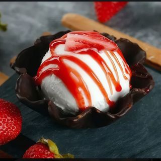 143.HELADO PHILADELPHIA Y FRESA EN UNA FLOOR DE CHOCOLATE