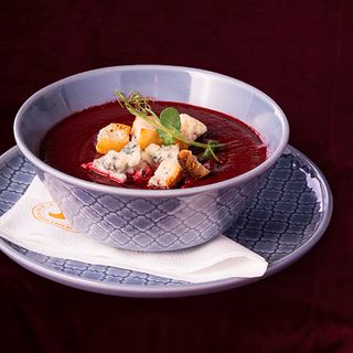 Krem z buraków z gorgonzolą