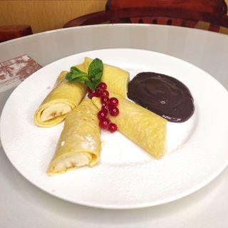 Налисники з бананом і шоколадним соусом (200/50г)