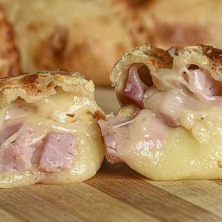 Empanada jamón y queso