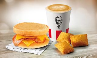 ყავა და ტოსტი ბეკონით + ყველიანი ბალიშები 3ც