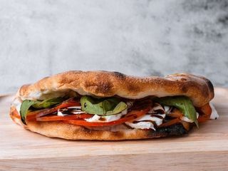 Піца-кишенька капрезе (230g)