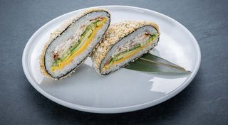 Суші бургер з вугрем та чеддером