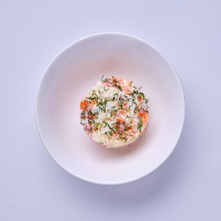 салат "оливье" с лососем