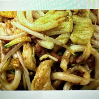 111. Yaki udon con pollo