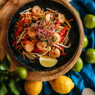 Panda box - krewetki z warzywami i makaronem, ostry 450g