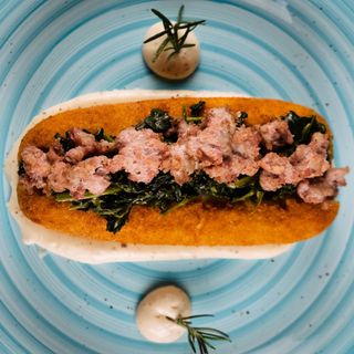 Crocchettone di patate con salsiccia e broccoli