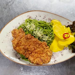 Spaguetti Al Pesto Con Bisteck