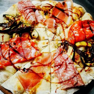 Evantai de Focaccia cu mezeluri italieneșt