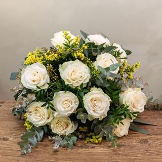 Ramo clásico 9 Rosas blancas 