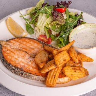 СЕМГА СО СЛИВОЧНЫМ СОУСОМ