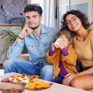 Menú MI PIN Dúo, Desayuno y Merienda:  2 Bebida Calientes (200 ml) 2 Zumos Natural (200ml) 2 BocaPintxos Salados, 2 Dulces de Pastelería