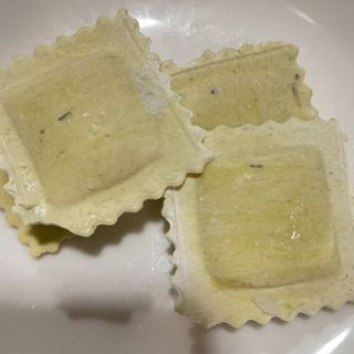 Raviolon relleno de espinaca y Ricotta 