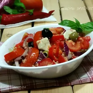 Macedonia di tonno, pomodorini pachino, fiordilatte