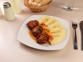 Parjoale din legume si piure de cartofi