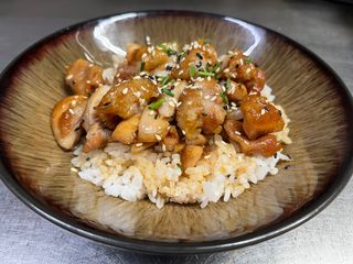 CUENCO DE ARROZ CON POLLO TERIYAKI