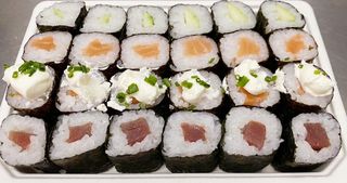 A10 - Rolo de Pepino, Rolo de Salmao, Rolo de Salmao e Philadelphia com Cebolinho e Rolo de Atum (24 un.)