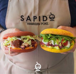 Hamburger bun gigante con pollo