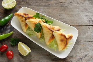 Самбусек с телешка кайма  4бр.