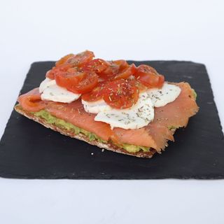 Desayuno Salado De Tostada De Salmón