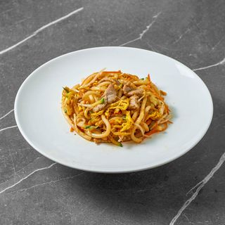 Yaki udon con manzo