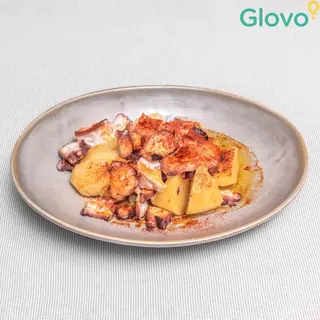 Pulpo a la gallega con pimentón de la Vera y sus cachelos
