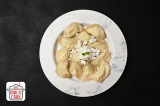 Pierogi z serem na słodko na gorąco