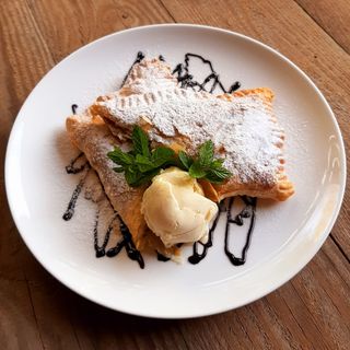 Штрудель з яблуками, та ванільним морозивом (250г)