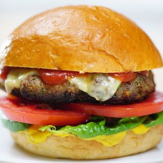 Hambúrguer Picante de Jalapeño com batata frita