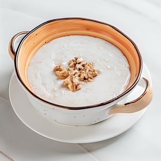 Каша Геркулесовая с грецкими орехами и ягодой