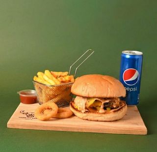 Chicago burger, pomfrit & Pepsi 0.33l