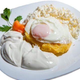 MAMALIGUTA CU BRANZA,SMANTANA SI OU