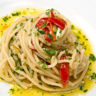 Pasta con ajo , aceite y guindilla 
